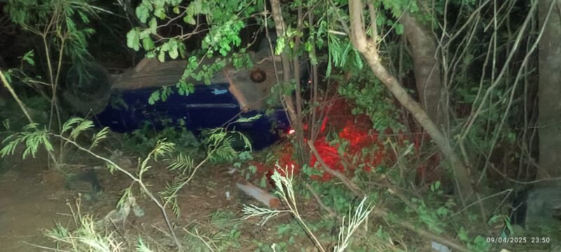 Motorista fica ferido após capotamento na MGC-122, em Janaúba