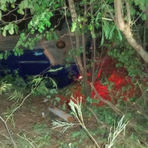 Motorista fica ferido após capotamento na MGC-122, em Janaúba
