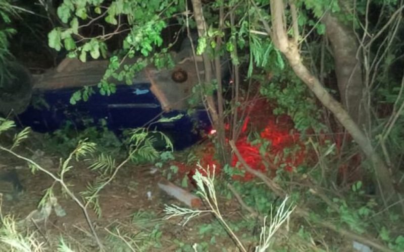 Motorista fica ferido após capotamento na MGC-122, em Janaúba